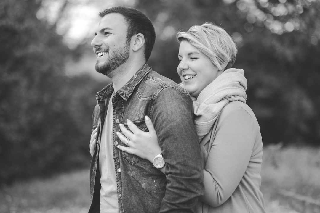 Diese beiden Lovebirds durfte ich letztes Jahr beim Verlobungsshooting begleiten. Dieses Jahr feierten sie ihre wunderschöne Hochzeit. Fotos folgen... 😉
Ich habe sie an einer Hochzeitsfeier, die ich als Fotografin begleitete kennengelernt.
Beim Shooting sagten sie mir, dass sie nicht so die typischen "Kuschler" seien. Und trotzdem konnte ich sie etwas aus der Reserve locken. Die beiden waren einfach so harmonisch miteinander, Kuschler hin oder her 😉
#lovebirds #engagementfotoshooting #verlobung #minaartphotography #fujifilmxt3 #herbstshooting