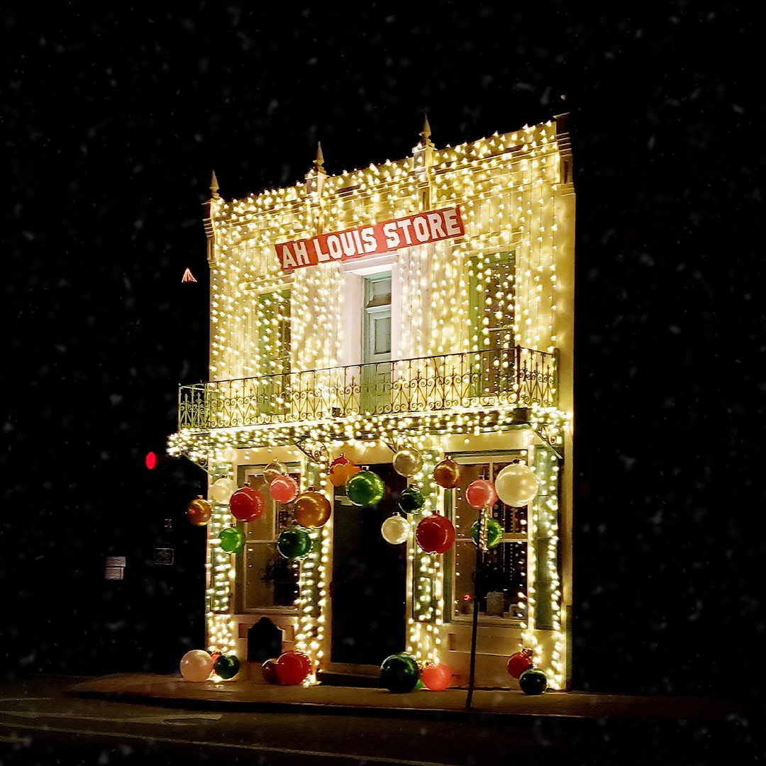 Today, the Ah Louis store is a beacon of light and cheer in San Luis Obispo...however, one fatal night night in September of 1909, left a deep feeling of darkness that shrouded the Louis family.
Come uncover more about the mysteries of this historic building with us.❄🎁
Tickets for December tours still available.
Link in bio.
#mysterylovescompanytours #TrueCrime #ghost #ghoststories #Mystery #ghosttour #SLO #SanLuisObispo #ShareSLO #SLOCounty #SLOLife #VisitSLO #SanLuisObispoGuide #holidayseason #december #decoration #holidaylights #tistheseason