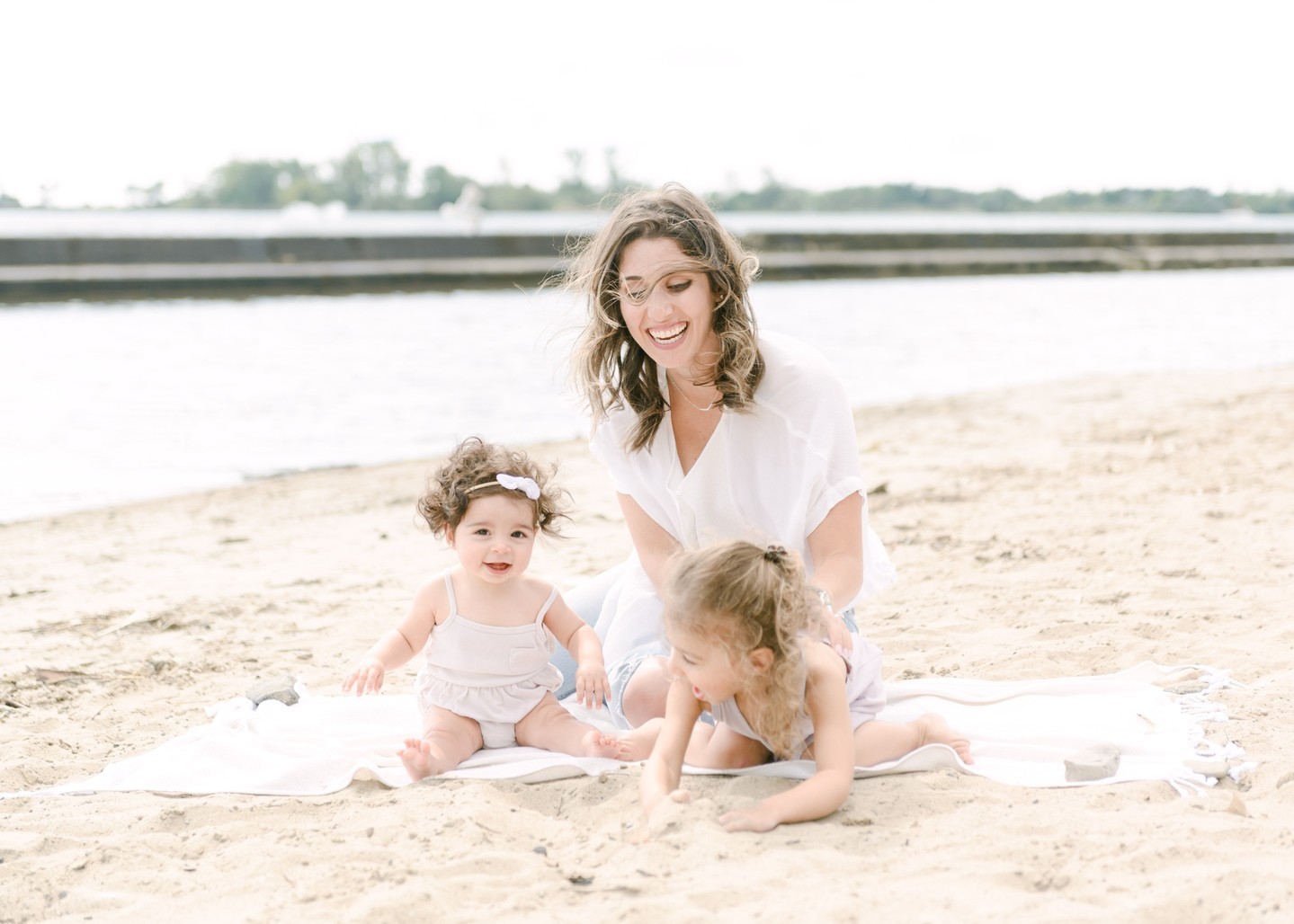 Some sweet beach moments for your snowy Monday!
.
.
.
.
.
.
.
#familyphotography #familysession #newbornphotography #maternityphotography #torontomoms #gtamoms #torontofamilyphotography #torontofamilyphotographer #torontonewbornphotographer #torontomaternityphotographer #torontoportraitphotographer #torontoeventphotographer #torontophotographer #gtaphotographer #ontariophotographer #portrait #beach #torontobeaches #sandandsun #themotherhoodanthology #familyinspo #naturallight #naturallightphotography #lightandairy #megmateraphotos