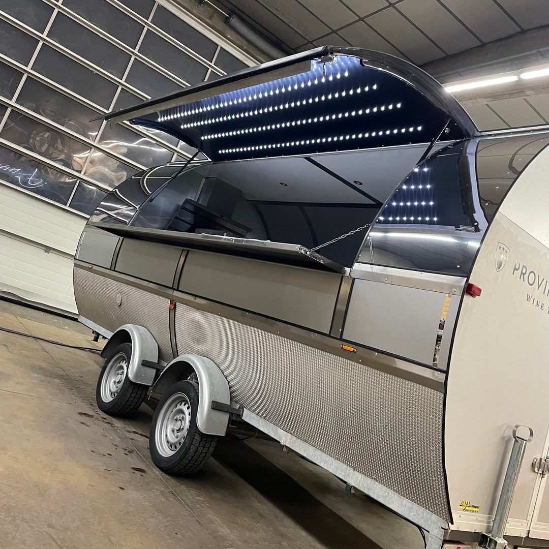 🥳 Prêt pour les fêtes 🎉
Merci à @provinsvalais pour leur confiance !
#sion #sionmaville #valais #valaisgravedansmoncoeur #remorque #baravin #ProvinsValais #vinduvalais