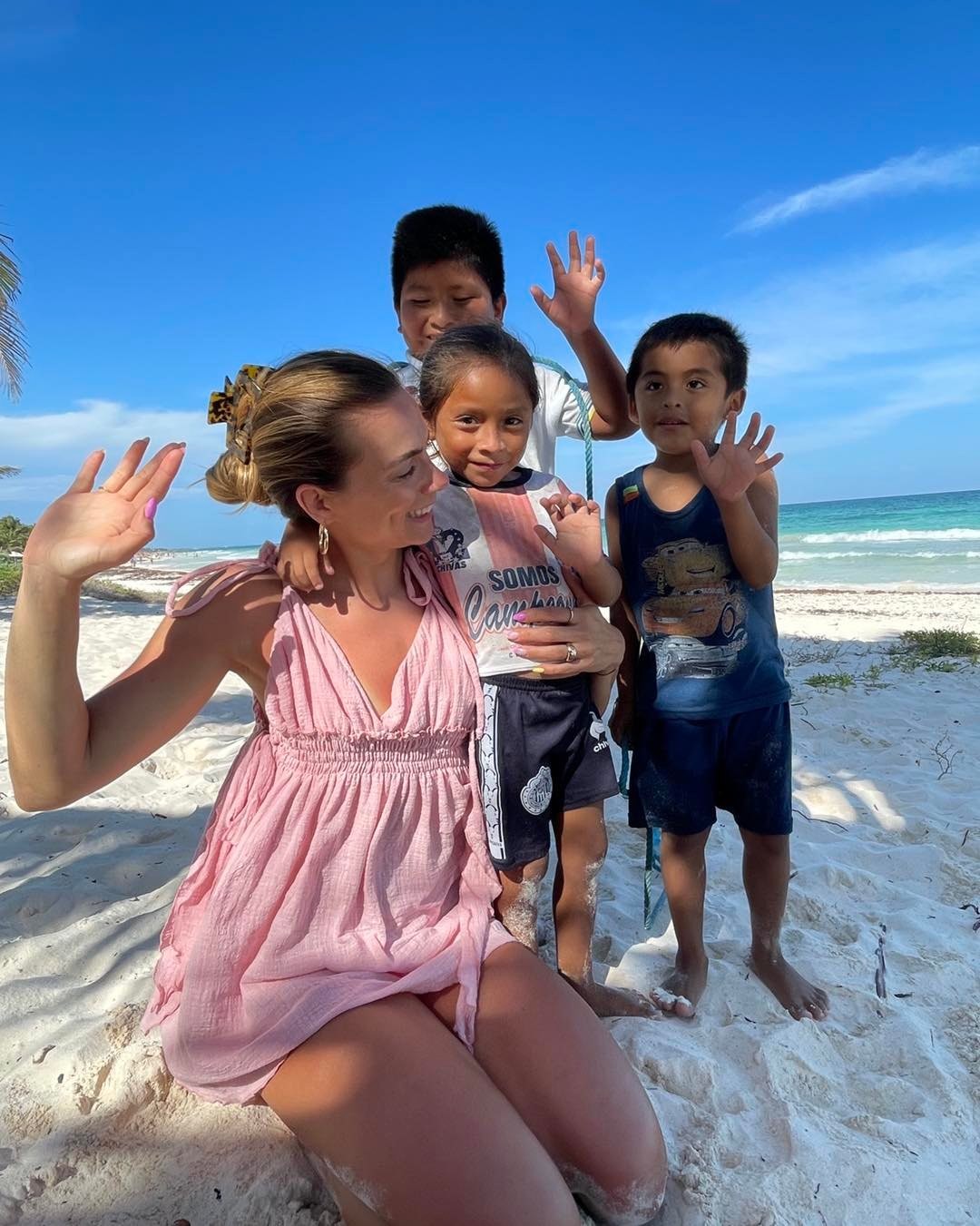 Hello bejbe!
Pošiljam pozdravčke iz vročega Tuluma. 😍🇲🇽
Iskreno me je tale Mehika res očarala. Všeč mi je njihova narava (povsod jungla🌱), plaže, hrana in ta njihova živahnost!
Tukaj v Tulumu bova z Dorianom 11 dni, zadnje 3 dni pa bova preživela še na otočku Holbox.
Uživajte tudi ve in se še kaj slišimo.🤍🤗🌴
#badassbejba #badass #happy #mexico #healthylife #fitlife #relax