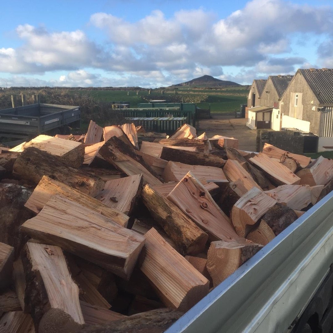 Great initiative from some of our customers today! Why not team up with your neighbours to order your logs at the same time? We're happy to deliver logs across the county, but in a world where we are all concerned about climate change, this would certainly help reduce our impact and lessen the carbon footprint.
