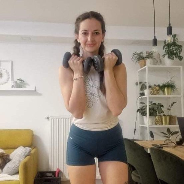 Naše pridne Badass Bejbe!😍
Takole smo skupaj trenirale in ena drugo spodbujale v januarskem Izzivu. 💪 Punce so res dosegle odlične rezultate. 👏👏👏 Poleg tega, da so lepo preoblikovale postavo, so veliko naredile tudi na svoji samopodobi. Začele so se sprejemati, pozitivno razmišljati in seveda počasi spreminjati svoje navade. 🌟
Tudi ti imaš danes enkratno priložnost, da postaneš del nas, del Badass Bejba skupnosti.😍
Kako?👇🏼
Tako, da se nam brezplačno pridružiš na 14- dnevnem “KICK START” Izzivu (link najdeš v BIO ali med našimi highlightsi na profilu)
S prvim treningom začnemo že v ponedeljek. Jaz že komaj čakam, da zamigamo skupaj☺️💪🏻
Se vidimo kmalu!
Ps: Lep vikend 💓
#badassbejba #izziv #challenge #badassbejbaizziv