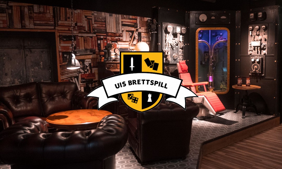 Vi er stolte å si at vi har nå inngått et samarbeid med Universitetsbiblioteket i Stavanger og i den forbinnelse vil bruke Dataverkstedet som arrangement sted fremover. Vi gledes oss skikkelig, og nå begynner ballen å rulle. Håper vi ser DEG til vårt første arrangement i Dataverkstedet på onsdag (11.05.22) kl. 17:00!
Hvor er Dataverkstedet spør du? Her sier vi: https://link.mazemap.com/l375Myq0 (Kjølv Egelands hus i andre etasje rett ved biblioteket)
#uis #brettspill #kunstskolen #VID #Noroff #BI