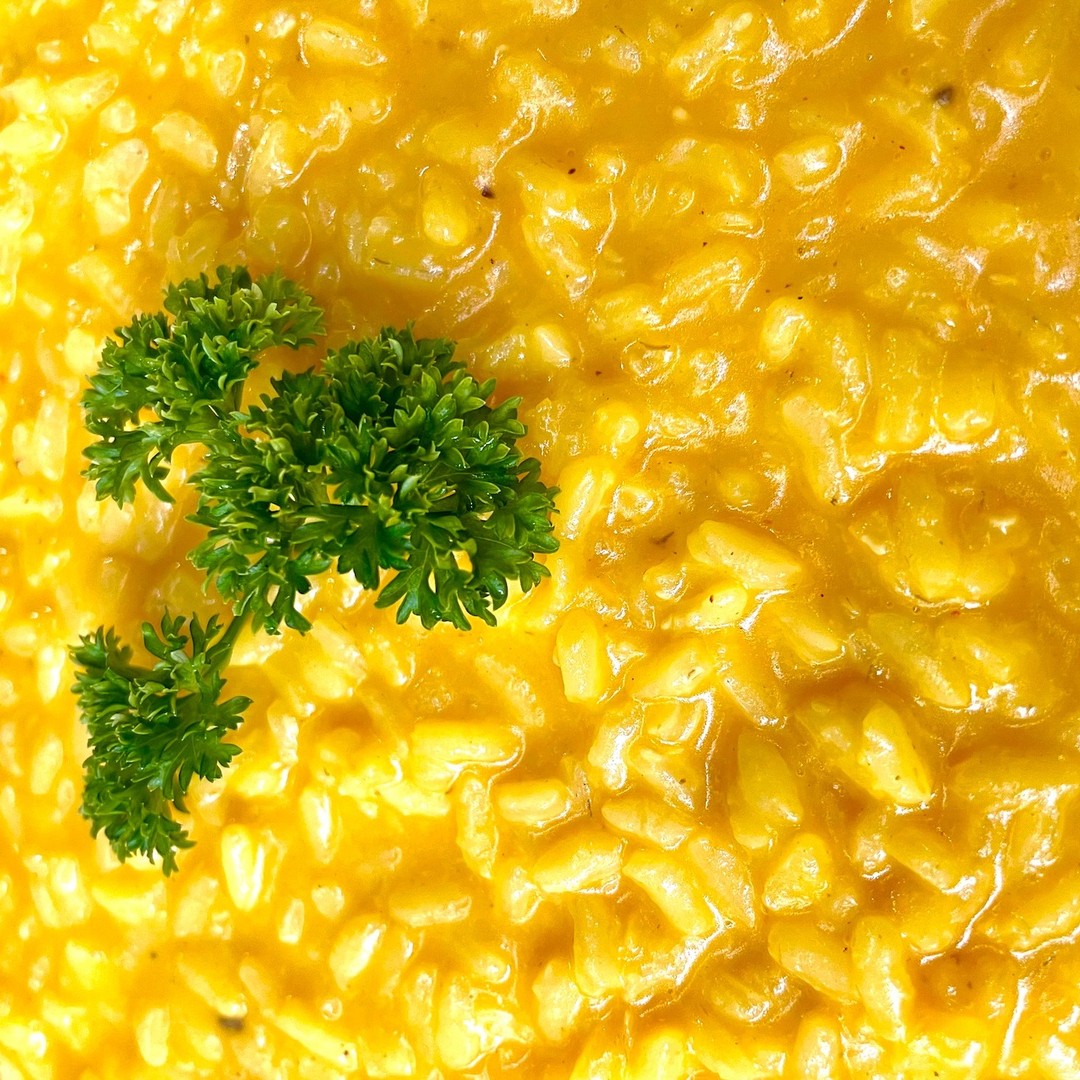 Oggi vi porto alla scoperta dell'oro di Milano. Link in bio se anche tu stai morendo dalla fame.
#food #italianfood #foodporn #foodie #instafood #milanotoday #milanodascoprire #milan #visitmilano #milanodaclick #italy #love #style #italia #milano #moda #instagood #picoftheday #photooftheday #igersmilano