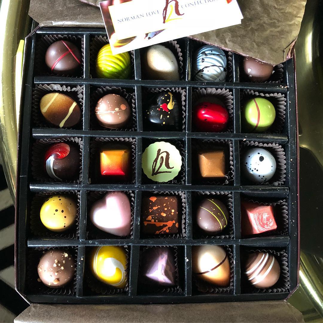 Lessons in thanking an interior designer...send them tiny works of art in the form of #chocolate 🍫 Thanks Jillian @theshadestore for the thank you! I literally gasped when I opened them! #imnotsharing @normanloveconfections #beautiful #interiordesign #austininteriordesign