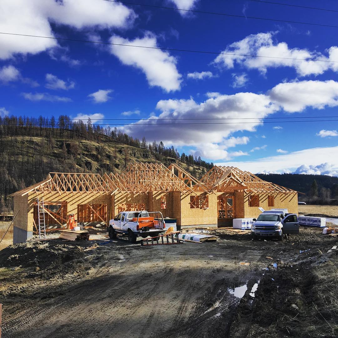 Blue skies... Spring is in the air!! .
.
#kriscoconstruction #wacontractor #newbuild #framing #contractor #northidahocontractors #springisintheair