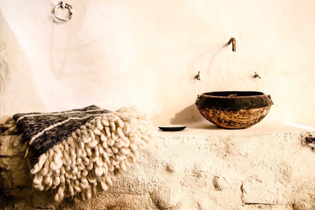 So many delightful and soulful objects to stare at to disconnect yourself at La Maison LONG****.
.
Autant d'objets délicieux et pleins d'âme à contempler pour se déconnecter à La Maison LONG****.
.
.
.
.
Book La Maison LONG****
Vacation home | Photoshoot
4 bedrooms | 6 guests
📍In the heart of the village (Ollioules, Var)
⛱ 15 min from beaches by car
⏱ Near Sanary-sur-Mer, Bandol, Le Castellet, Evenos, La Cadiere d'Azur, Toulon!
⌨ For the lowest prices, book here:
www.lamaisonlong.com
.
.
Réservez La Maison LONG****
Maison de vacances | Lieu de Tournage
4 chambres | 6 personnes
📍Au cœur du village (Ollioules, Var)
⛱ 15 min des plages en voiture
⏱ Proche de Sanary-sur-Mer, Bandol, Le Castellet, Evenos, La Cadiere d'Azur, Toulon!
⌨ Réservez ici (prix les plus bas) : www.lamaisonlong.com
.
.
.
📷@by_lucart #lamaisonlong #maisonlong #ollioules #cotedazur #southoffrance #regionsud #var #frenchriviera #provencealpescotedazur #Méditerranée #paca #pacatourisme #homerental #vacances #maisonalouer #locationsaisonniere #maisondecharme #maisonsdevacances #vintage #decoaddict #brocante 