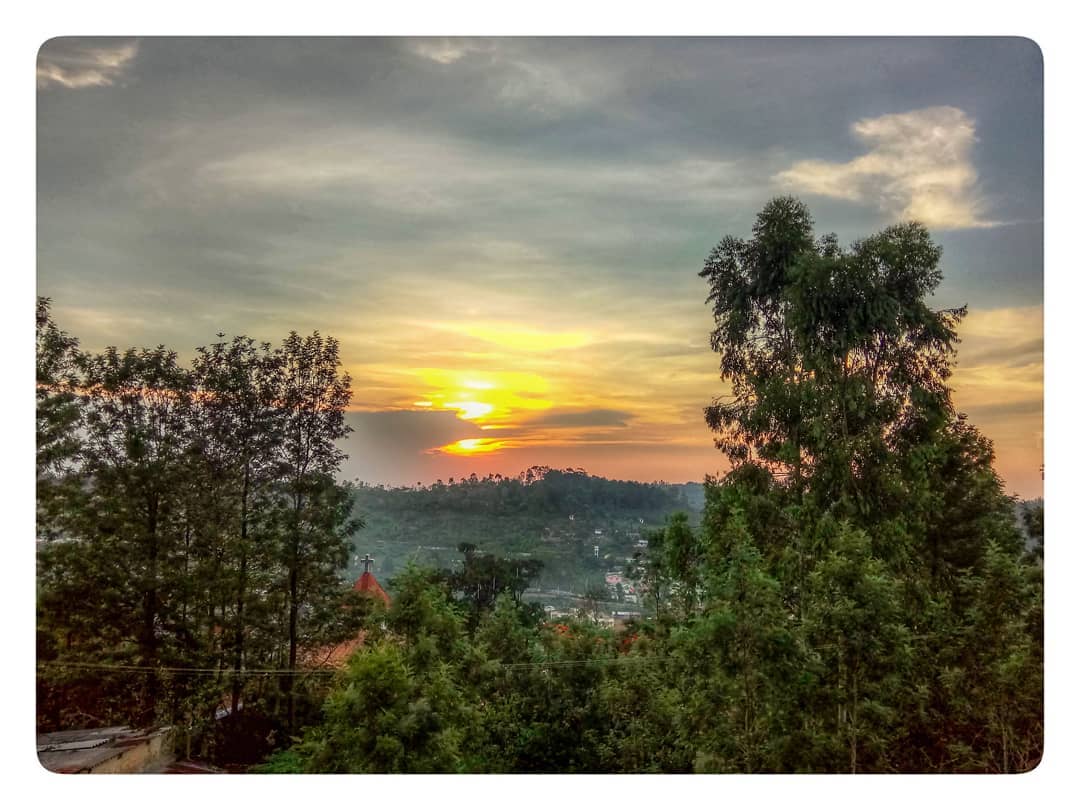 Nature's heart beats strong amid the hills.
#hilltop
#traveladdict #traveldiaries #like4like #likeforlike #likeforfollow #follow #stream #nature #ilovenature #naturelovers #naturephotography #mountview #hill #green #clouds #ancient #construction #travelkarnataka #kudremukha #kudremukh #nationalpark #forest #mist #wildlife #wildplanet #wilderness