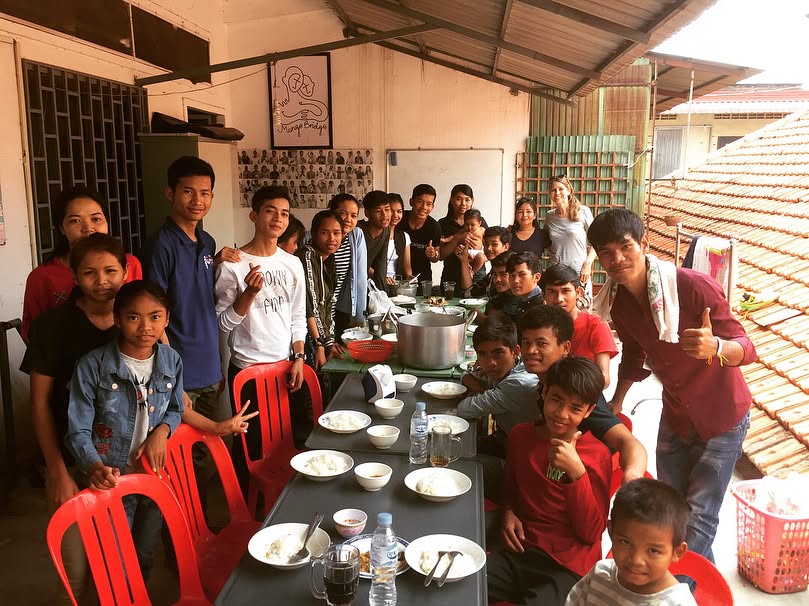 Soursdey Cham Thmey ! Today was a very happy day for the children of a @sreykasmile shelter who were reintegrate in their families last September. Just before their return to their homelands to celebrate Khmer new year we all gathered for a big delicious lunch at our university student appartements! Many hadn’t seen each other in months, so there was lots of hugs, laughters and catching up! #sreykasmile #nonprofit #familyreintegrations #education #growingup #professionaltraining #universitystudents #children #endpoverty #friendships #hugs #love #laughter #fun #cambodia #khmernewyear2018