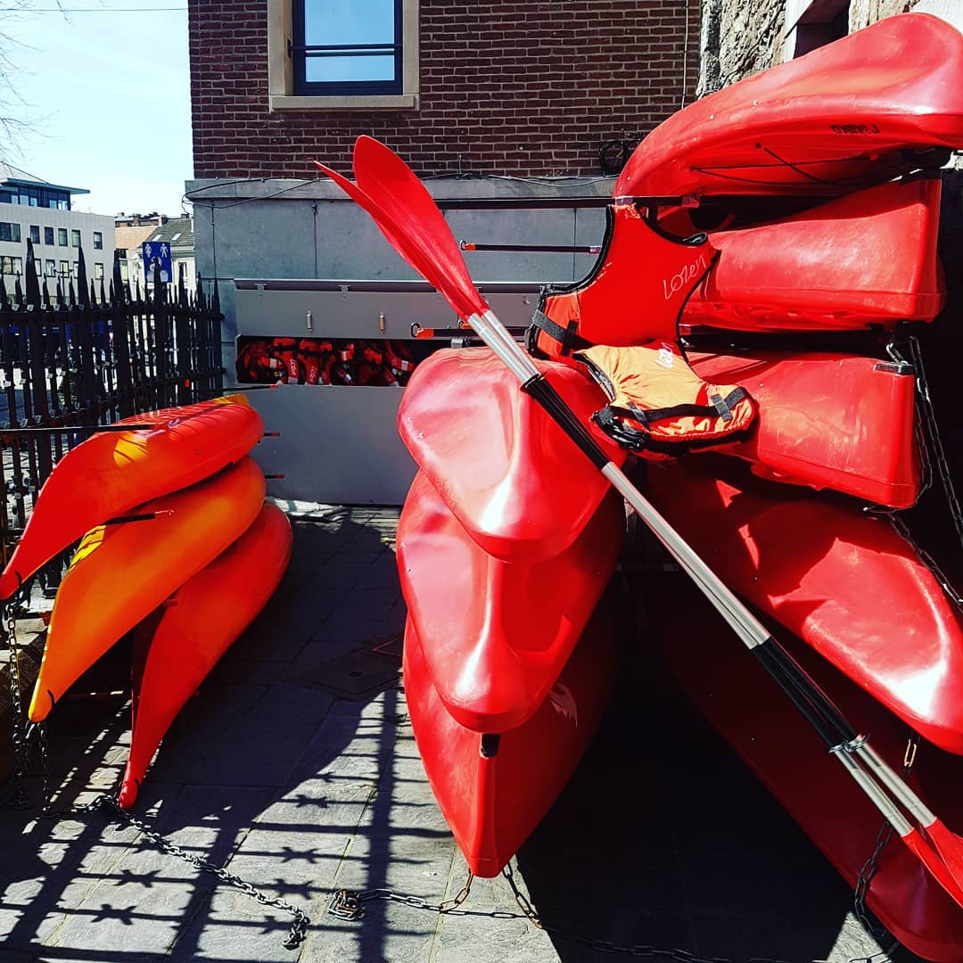 Say Whaaaaaaaattt??!!?? Where did the green kayaks go?
All gone!
Delivery of the new RED kayaks!! We are ready for the new kayak season! The sun is out and it is the last weekend of the Easter holiday. Who is coming our way?