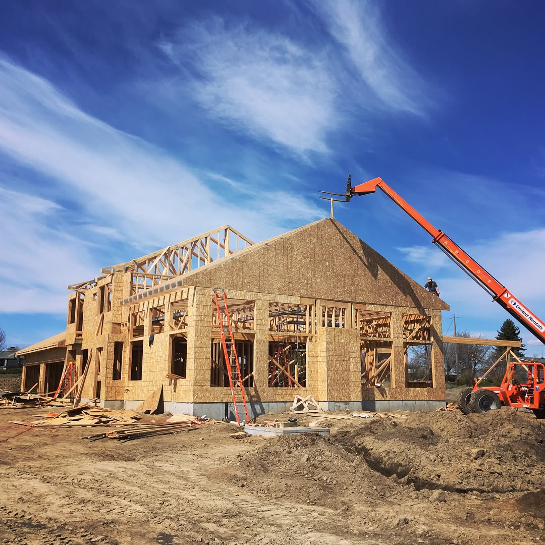 Blue skies! Finally ☀️ .
.
.
.
#newbuild #kriscoconstruction #northidahoconstruction #waconstruction #framing #building #builder #construction #framer #newhouse #bringonthesunshine