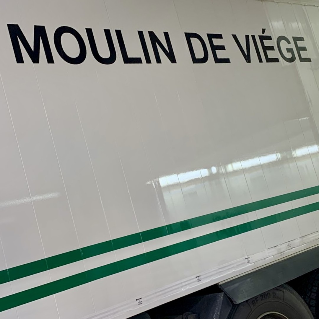 ✨ Peau neuve !
La Carrosserie des Berges bichonne votre #camion depuis 1982 😉
#BergesSion #carrosserie #carrosseriesuisse #clearcarrep #valais #Sion #wallis