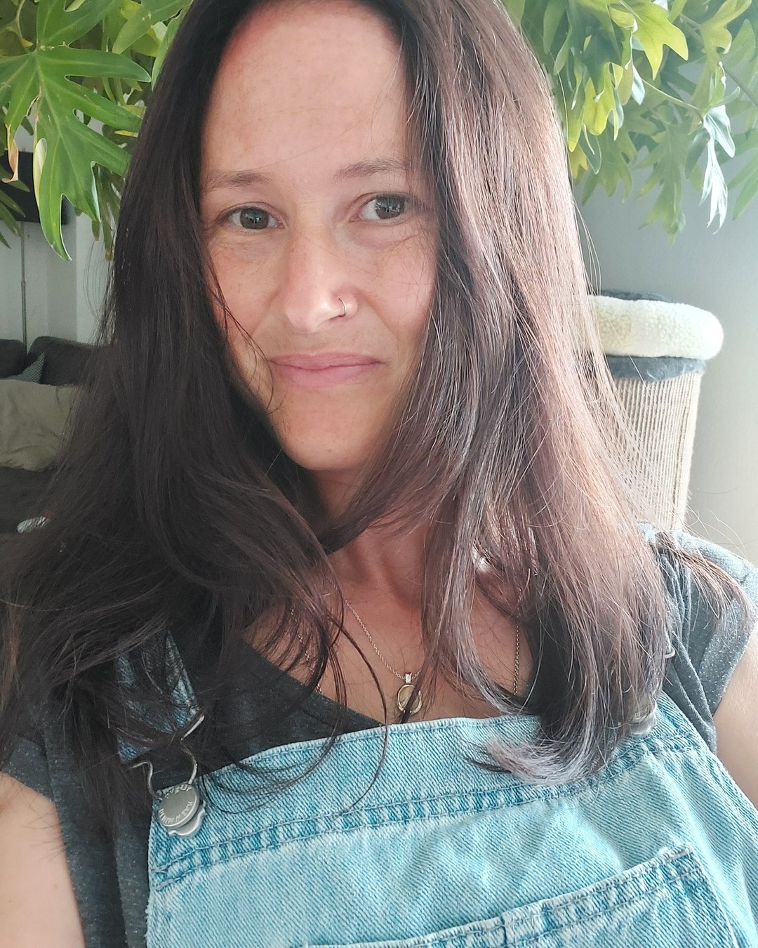 Ich bin Sandra von RUHEanker und ich bin Angst- und Stresscoach!
Vor 4 Jahren hatte ich oft Angstattacken und war in einem Erschöpfungszustand-und ich fand nirgends gute Hilfe!
Jetzt ist es meine Mission dieser Coach zu sein, den ich damals gebraucht hätte. Dank Autogenem Training und meiner Mentorin Sylvie Gloor (danke von Herzen!) fand ich wieder zurück zu einem glücklichen Leben voller Vertrauen. Ich besuchte viele Weiterbildungen, lies mich als Angsttherapeutin und Stresscoach ausbilden und darf nun meinem Traumberuf als Coach nachgehen! Ich integriere all mein Wissen zu einem individuellen Coaching.
Benötigst auch du Unterstützung um dein Leben wieder voller Vertrauen geniessen zu können?
Melde dich bei mir, ich freue mich auf dich!
Kinder und Erwachsene sind willkommen!
https://www.ruheanker.ch/