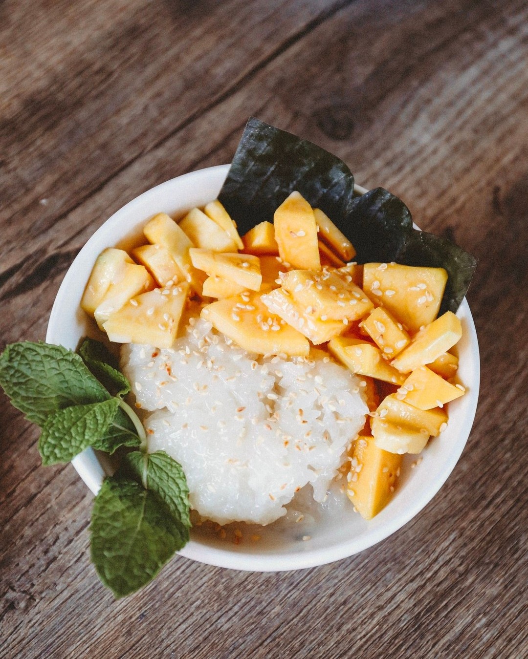 🍂 Autumn is a vibe! 🍂
This next month, we have a whole set of beautiful food photos to share with you courtesy of our friends over at Siege Food Photo !
We love when we get the chance to see our food through the eyes of fellow foodies! Or through the lenses of such talented photographers!
Pictured: Sticky Rice and Mango dessert by @siegefoodphoto
.
.
.
#mangostickyrice #stickyricemango #thaistreeteats #thaistreetfoods #thaidesserts #sweetbasilmke