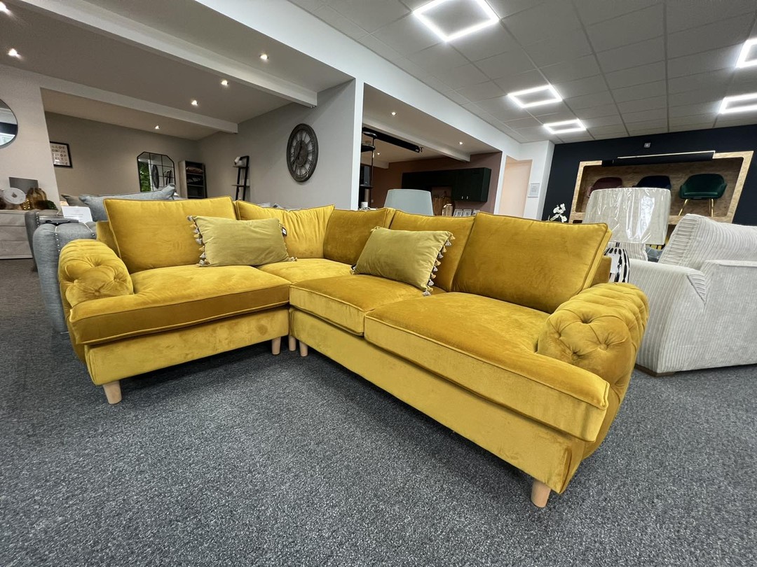 SHOWROOM SALE
The Joya Buttoned Arm
8ft x 6Ft approx
It’s the one in the picture ❤️
Was £999 now £675
Ready to go !! Collect for Free or £25 delivery ( within 15 miles of OL2 6EE )
Visit our showroom Coin St OL2 6EE #sofa #interiordesign #oldham #royton #newsofa #madeinuk