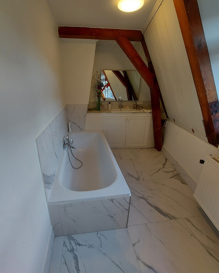 Cozy Bathroom #luxurybathroom #bathroom #bath #sink #renovation #houserenovation #cozyhome #smartliving #luxurylifestyle #teakwood #glassdoors #glass #bathroomdesign #bathroomdecor #carpenter #cupboards #aannemer #amsterdam #denhaag #utrecht #glasswall #tiles #tilesdesign #mozaic #tileshower #grohe
#instalations #plumbing #completerenovation