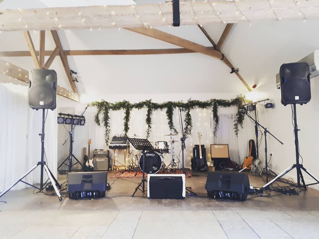 Dancefloor prepped and ready 💃🕺get ready Charlotte & Dave your first dance is coming up!
#themadhattersteapartyband #weddingbands #sussexband #surreyband #coversband