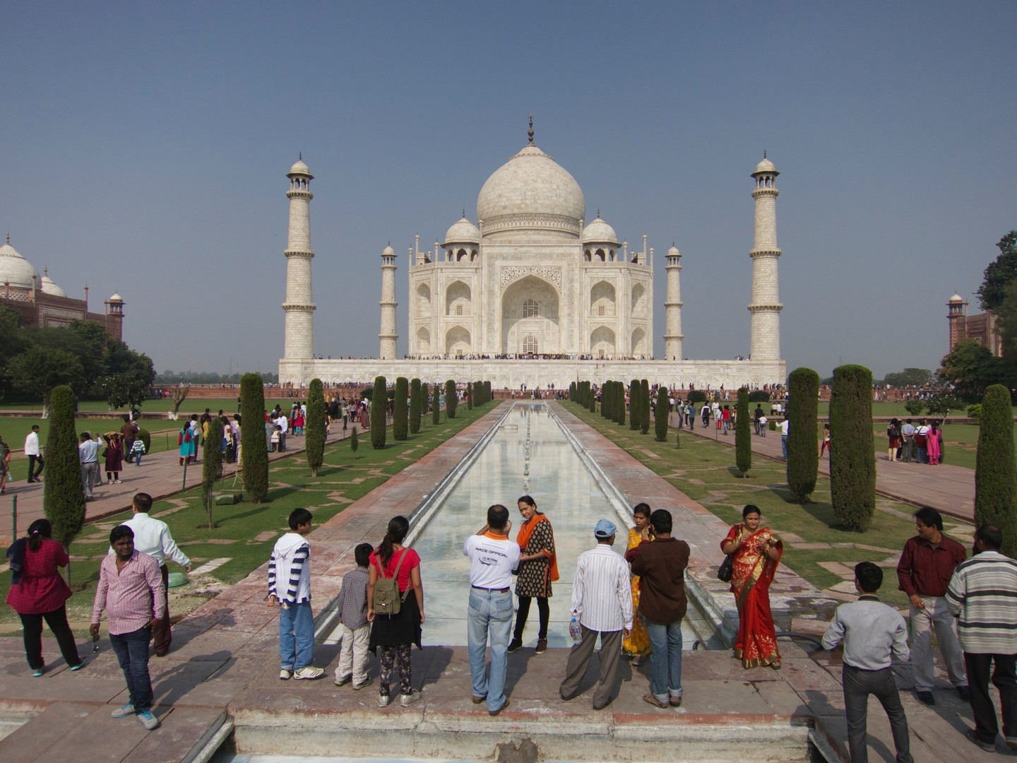 Throwing it back to a scout with photographer 📸 @joaocanziani at the Taj Mahal
.
.
.
#lockboxproductions #producer #photoproduction #production #producers #photo #productioncompany #productionlife #setlife #onset #photoshoot #commercialphotography #capture #photographer #crew #advertisingphotography #lifestylephotography #bts #tajmahal #india #agra #lifeisshortworkwithpeopleyoulike #LISWWPYL
