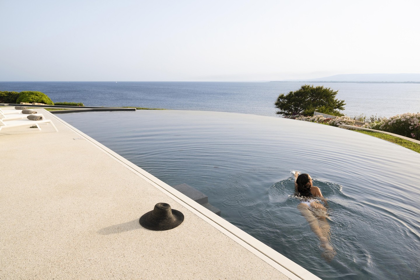 #luxurysicily #luxuryvillas #luxuryholidays #luxurysiracusa#luxuryplemmirio #luxurylifestyle #luxuryvacation #infinitypool #luxurylhomes #luxuryhomedesign #luxuryinteriors