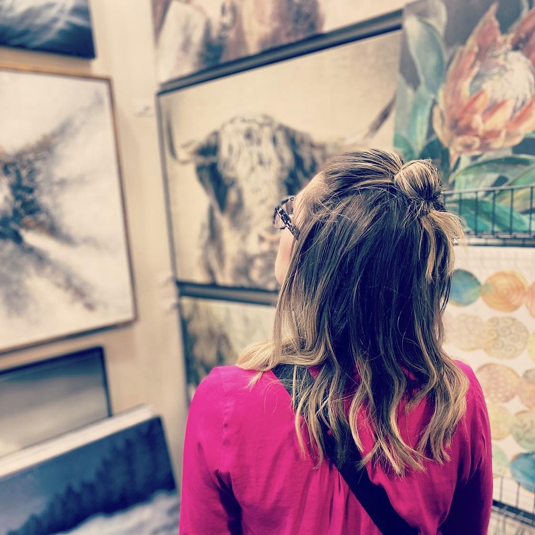 Sourcing artwork can provide so much inspiration
#style #home #design #house #muskoka #interiordesign #art #finishingtouches #evolveinteriordesign #inspiration