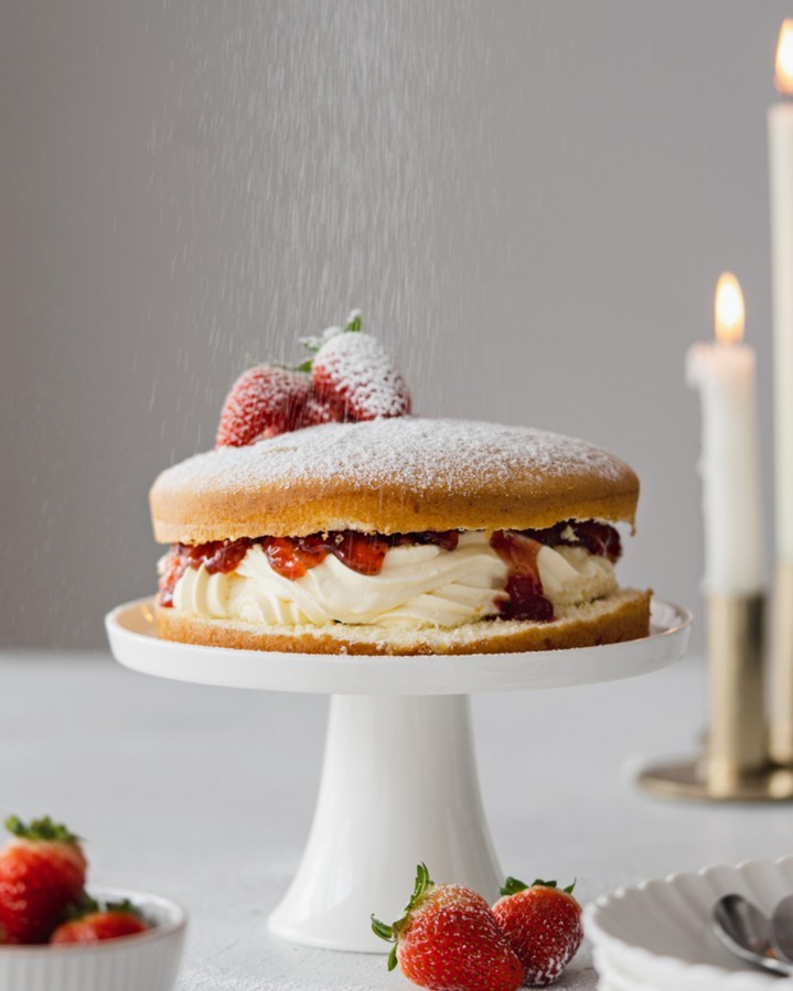 With Mother's Day approaching I've been thinking of ideas I can serve up for brunch when my own Mum comes to visit. ⠀⠀⠀⠀⠀⠀⠀⠀⠀
Who doesn't love a fresh cream and strawberry sponge cake? It's the perfect balance of light, fluffy and sweet - although you need to be careful you don't devour the whole thing! ⠀⠀⠀⠀⠀⠀⠀⠀⠀
⠀⠀⠀⠀⠀⠀⠀⠀⠀
That sweet dusting of icing sugar on top just gives it that finishing touch! ⠀⠀⠀⠀⠀⠀⠀⠀⠀
⠀⠀⠀⠀⠀⠀⠀⠀⠀
⠀⠀⠀⠀⠀⠀⠀⠀⠀
#foodphotographymelbourne #melbournefoodphotographer #foodphotographermelbourne #melbournecontentcreation #contentcreation #australianfoodphotographer #foodphoto #foodphotographeraustralia #foodartblog #melbourneproductphotography #onmytable #mothersday #productphotographymelbourne #melbournefoodie #australianproductphotographer #cake #spongecake #brunch