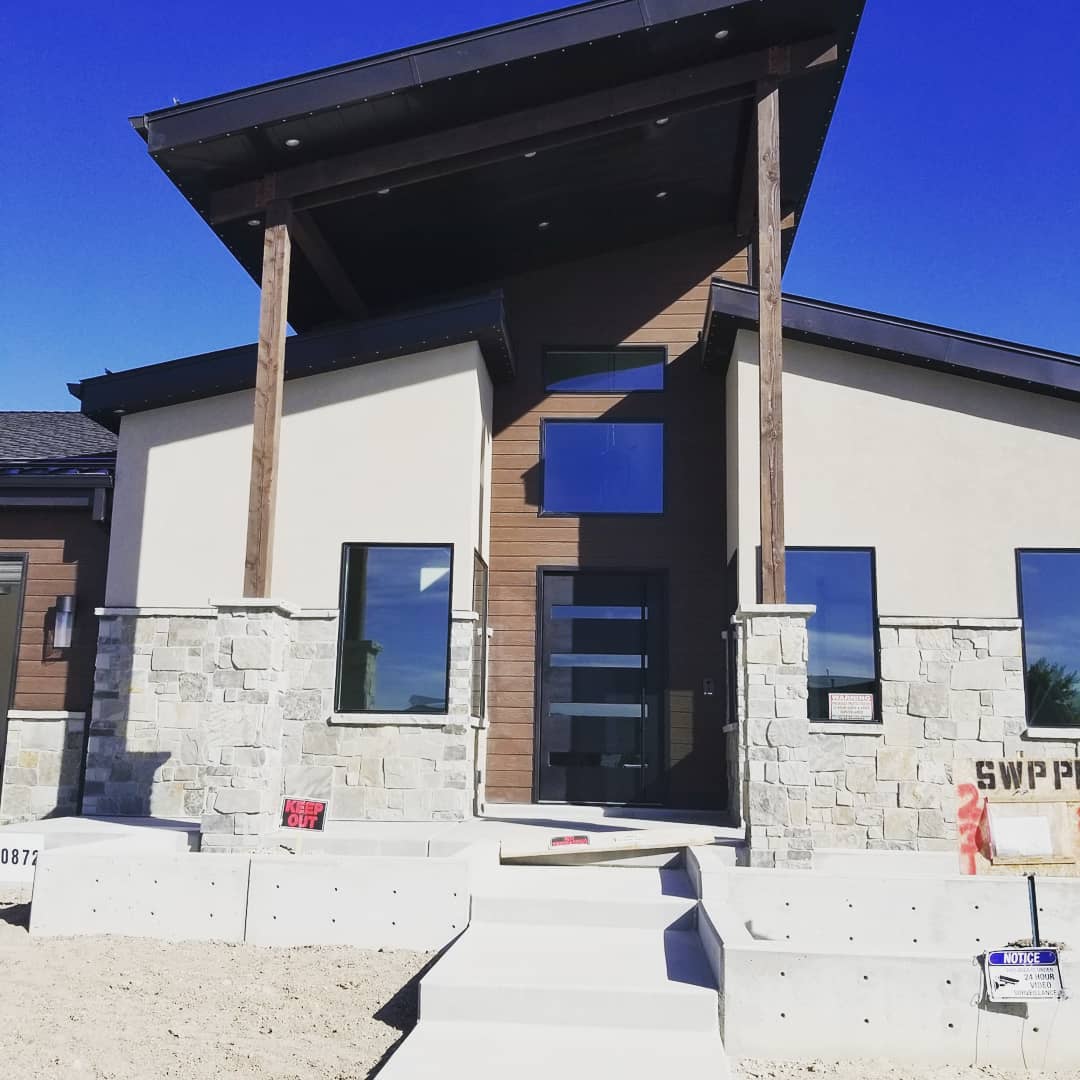 This project is finally wrapping up!! I'm so 😍😍😍 with how this all came together! Can't wait to get it furnished and decorated! @rusticahardware @emsertile @fergusonshowrooms @wondrous_walls_within @allurausa #shiplap #utahdesign