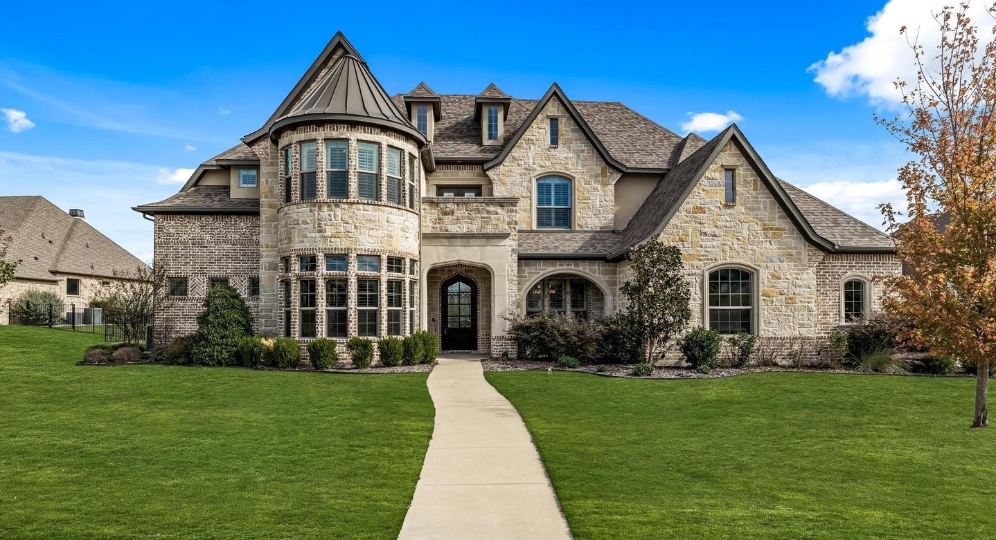 Unlock the door to your custom dream home in Rockwall, TX. A highly desired layout with incredible architectural details.
Call/Text/Email for Info and Showings
4 Beds/4.5 Baths
4,318 sqft
#rockwallrealestate #rockwallrealtor #dfwrealestate #texasrealtor #texasrealestateagent #dallas #house #home #homebuyers #texas #buyingandsellingdfw #dallastx #forsale #beautiful #love