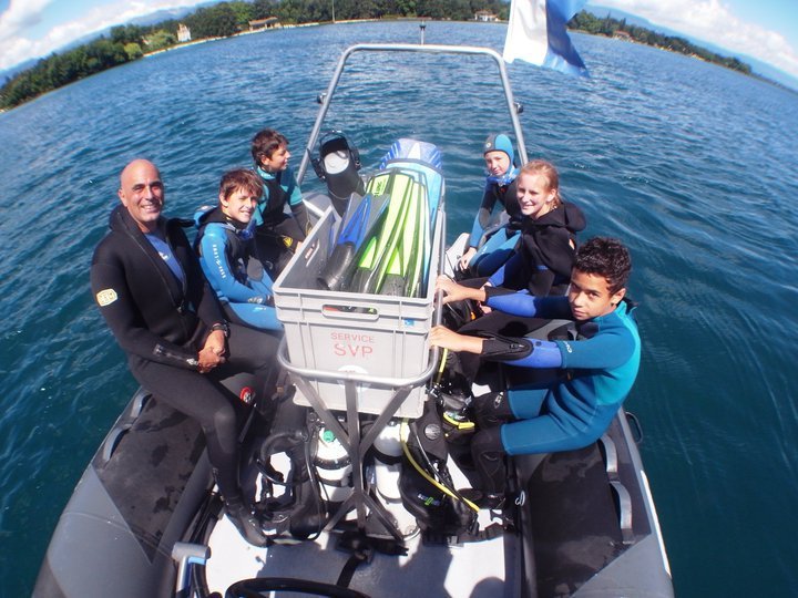 Les stages d'été à Genève Plage en famille!!!!
Le prix d'un stage:
1 inscription CHF 780.-
2 inscriptions simultanées CHF 750.-
3 inscriptions simultanées CHF 720.-
4 inscriptions simultanées CHF 690.-
Ealerning et certification dès CHF 80.-
https://plongee-geneve-plage.ch/contact/