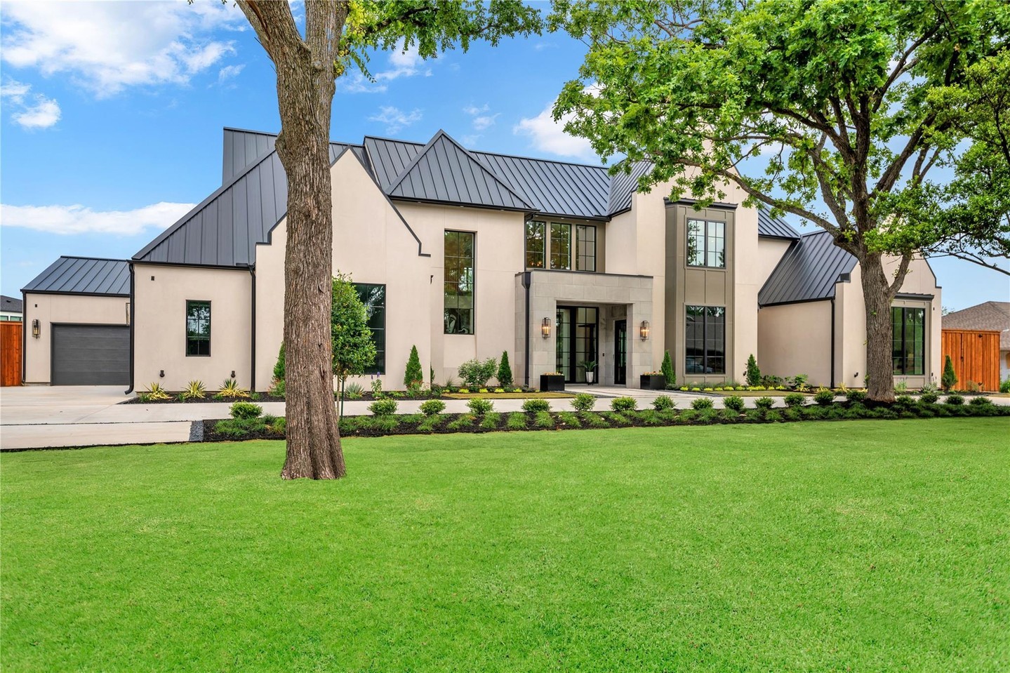 An architectural masterpiece embodying the pinnacle of luxury living ✨
Call/Text/Email for Info and Showings
5 Beds/6 Baths
7,793 Sqft
www.akashkhanna.com
#Homesforsale #Realestate #Realtor #dfwrealestate #texasrealtor #texasrealestateagent #dallas #house #home #homebuyers #texas #buyingandsellingdfw #dallastx #forsale #beautiful #modern #interior