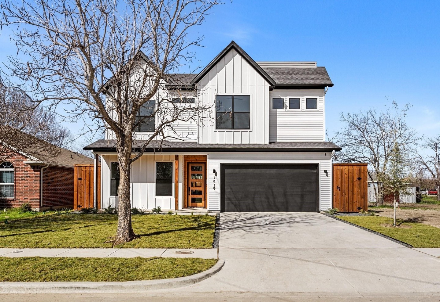 Escape into the modern elegance of this home. 🌟
Call/Text/Email for Info and Showings
4 Beds/3 Baths
2,464 sqft
www.akashkhanna.com
#Homesforsale #Realestate #Realtor #dfwrealestate #texasrealtor #texasrealestateagent #dallas #house #home #homebuyers #texas #buyingandsellingdfw #dallastx #forsale #beautiful