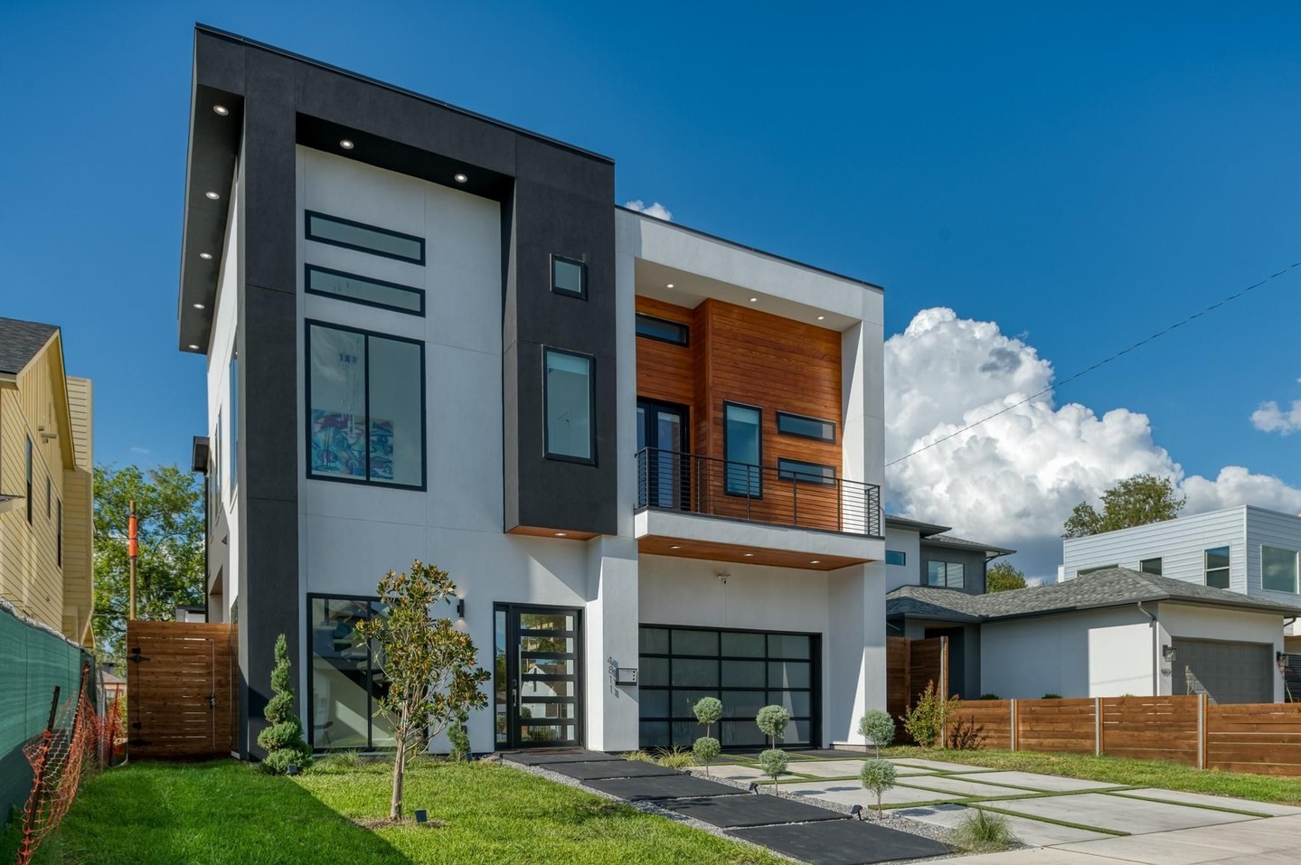 Discover the essence of contemporary architecture. 🌿
Call/Text/Email for Info and Showings
4 Beds/4 Baths
3,186 sqft
www.akashkhanna.com
#Homesforsale #Realestate #Realtor #dfwrealestate #texasrealtor #texasrealestateagent #dallas #house #home #homebuyers #texas #buyingandsellingdfw #dallastx #forsale #beautiful