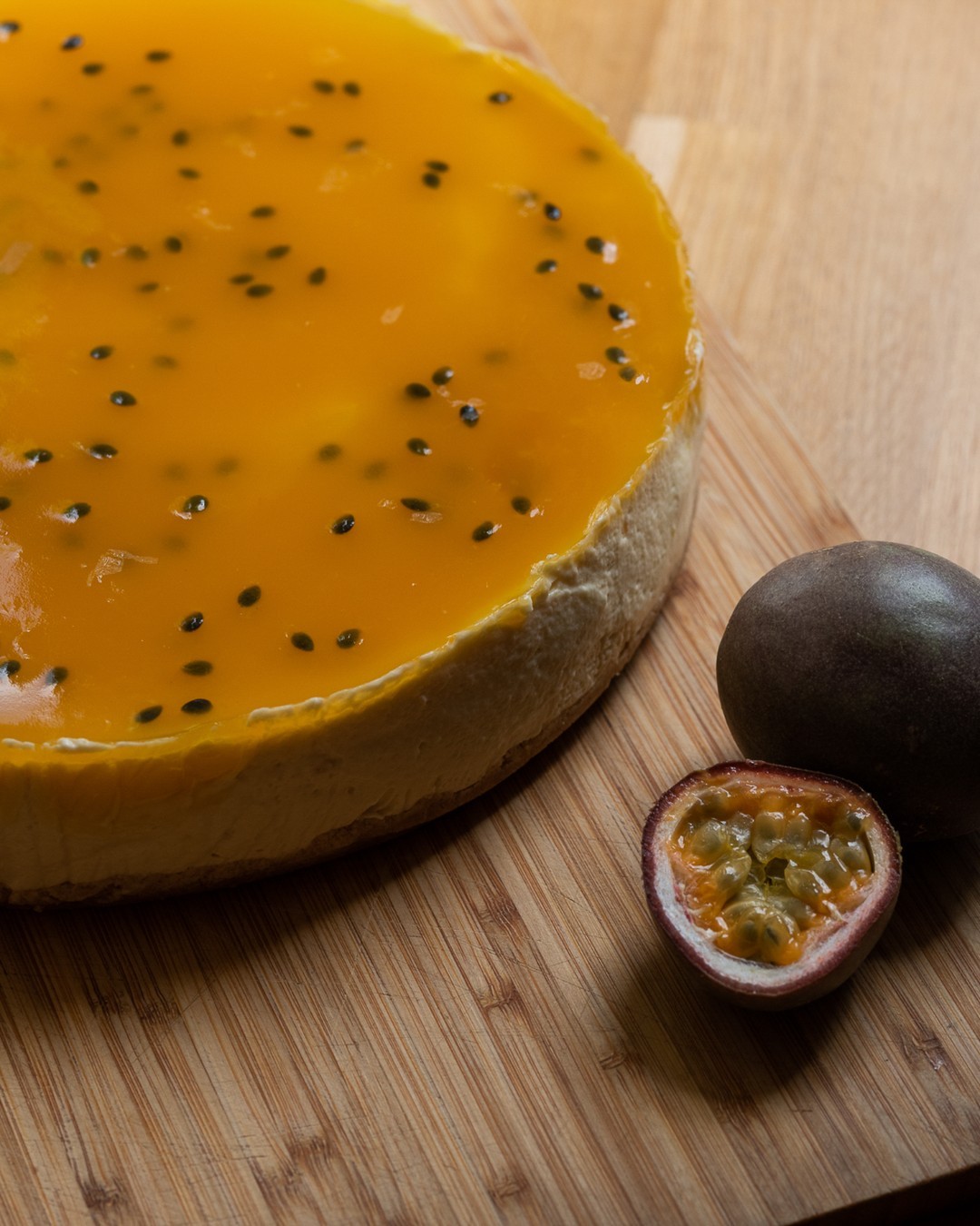 Calling all cake enthusiasts! 🍰
Let us tempt you with some amazing vegan sweets. 🌱
In case you haven't visited the café before, allow us to introduce you to three of our delicious cakes, that will leave you craving more:
✨First up, the fan-favourite passionfruit cheesecake! A perfect fluffy, creamy texture with a light tang from the passionfruit, this cake is perfect for the summertime (but really we love it year-round ;) )
✨ Next on this tasty tour is our apple-almond cake. Imagine sinking your teeth into a classic sponge texture with delicious apples and apricot jam on top. This cake will take you back to your grandmother's kitchen and is gluten-free too!
✨ And finally, a classic cake with a refreshing spin: our Italian carrot cake. Prepare yourself for a moist wonderland filled with grated carrots, pine nuts, rum-raisins, and the real standout: fennel seed. Finished with heavenly cream cheese frosting, this cake will flip your expectations on their head.
Feeling the craving?
📍 Visit Koffie Ende Koeck today at Haarlemmerweg 175, 1051 LA Amsterdam.
#VeganCakes #Homemade #Cheesecakelovers #CarrotCake #Applecake #KoffieEndeKoeck
