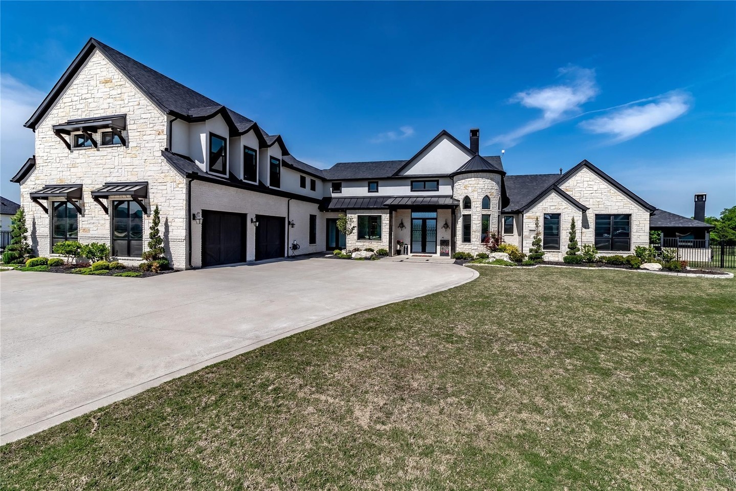 Under $999K and only 30 minutes from Dallas Downtown. You constantly discover something else to love about this home as soon as you tour it.
#Homesforsale #Realestate #Realtor #dfwrealestate #texasrealtor #texasrealestateagent #dallas #house #home #homebuyers #texas #buyingandsellingdfw #dallastx #forsale #beautiful