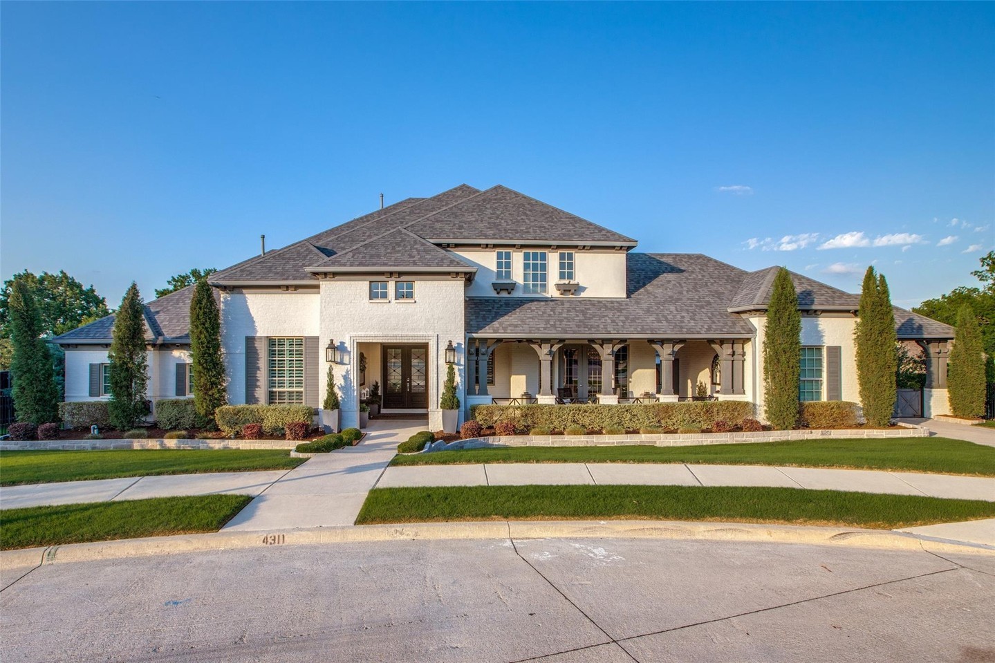 Every corner tells a story in this modern architectural house where design meets functionality.
#StoryOfDesign #FunctionalLiving #ModernAesthetics #friscorealestate #friscorealtor #dfwrealestate #texasrealtor #texasrealestateagent #dallas #house #home #homebuyers #luxury #luxuryrealestate #texas #buyingandsellingdfw #dallastx #luxuryhomes #forsale