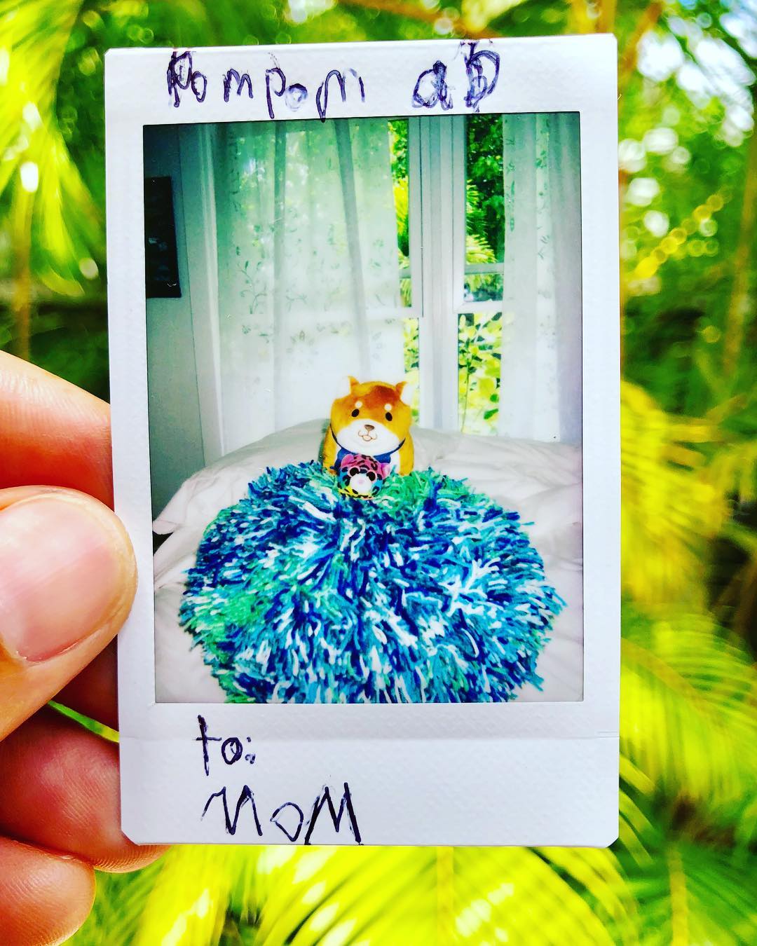 Family members make the best PR teams. ๐โจ #giantpompoms #daughterlove #summerinhawaii #yumetwins #kawaii