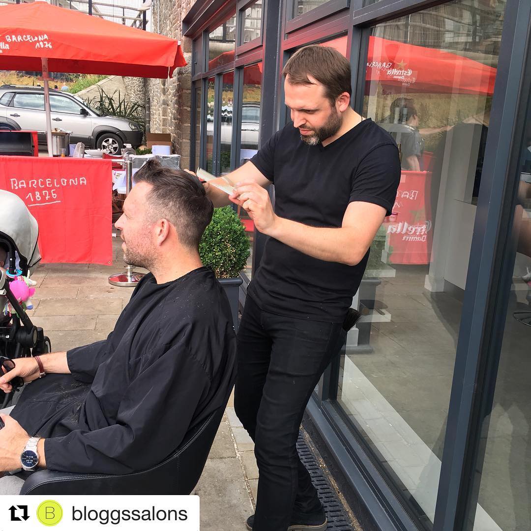 Fab job from @bloggssalons cutting al fresco at a local festival on Saturday, fantastic marketing!
#Repost @bloggssalons with @get_repost
・・・
Taking the salon outside this afternoon at the @bristolharbourfest
#bristol #menshair #haircut #salon #outside #bristolharbour #bristolharbourfestival #hair #bristolhair #alfresco