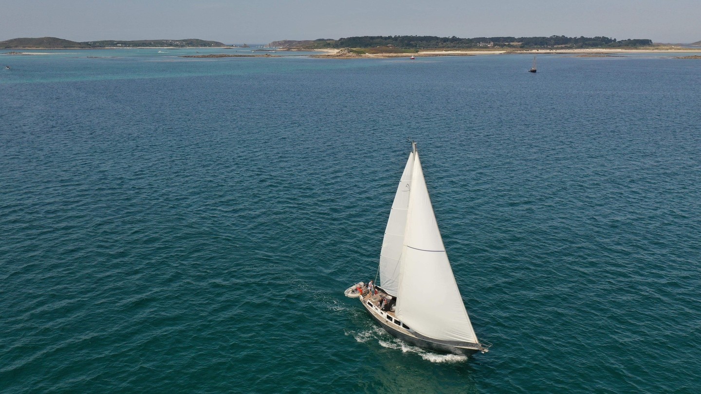 She's a beauty (if we do say so ourselves) 😍
#islesofscilly #visitislesofscilly #yachtlife #yachting #boat #sailing #boatlife #sea #boating #boats #travel #yachtcharter #summer #sail #ocean #lifestyle #sailinglife #sunset #islandlife #scillyisles #cornwall #lovescilly #myscilly #ios #island #beach #holiday #nature #scillysailing #adventure
