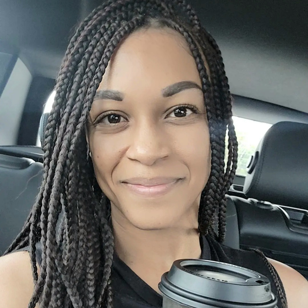 As fall approaches, it's important for me to reevaluate my boundaries and anything that I've compromised that affects my mental or physical health goals. I am constantly self reflecting, but with seasonal changes often come personal shifts. I not only do this nutritionally, but also in my professional and personal relationships.
What are your non-negotiables? What are looking forward to seeing change soon?
#selfcare #fall #holistic