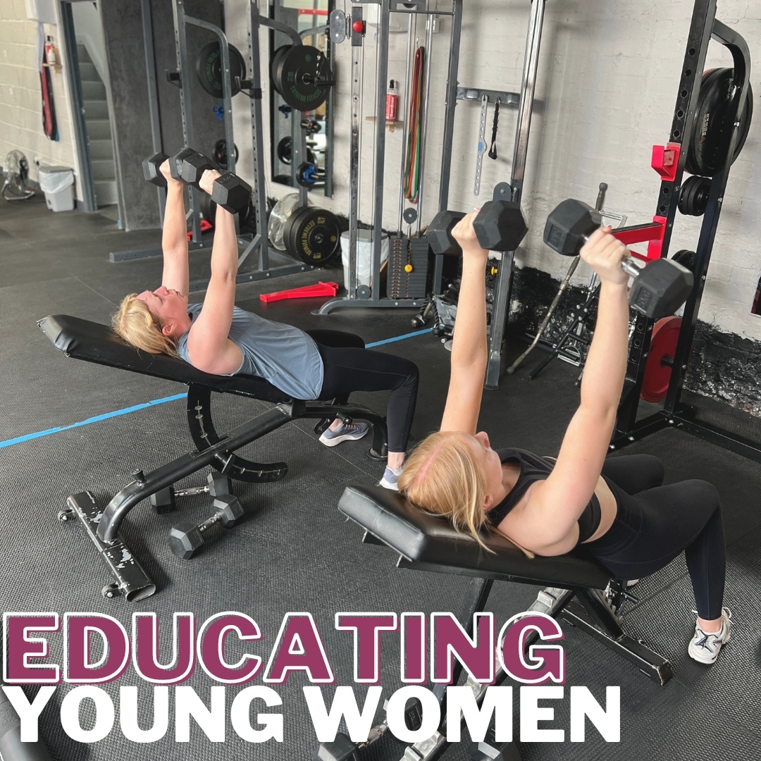 During the school holidays I sometimes have the pleasure of my client's bringing their daughters to the session 🥰
I'm so glad that teenage girls are now brought up with these opportunities, being able to watch their mum weight train and work hard 🤩
I know that public gyms allow teenagers from 16 years old and I think its really important that they have basic tools and knowledge for a few reasons...
1️⃣ they learn the correct form for complex exercises
2️⃣ although I think the world of social media has some good stuff out there, a lot of the time it also has some not so good stuff
3️⃣ they learn to be resilient, as sometimes things can't always be perfect, these things take time to learn
So a BIG UP to the world for there being opportunities like this 💛