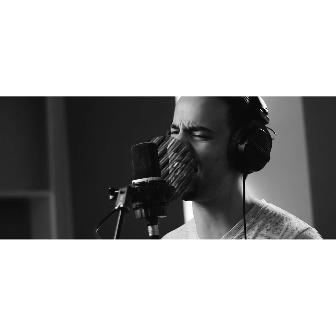 Some shots from last weeks shoot at @sansom.studios 
Would it really be a live studio music video without being in black and white?🎥