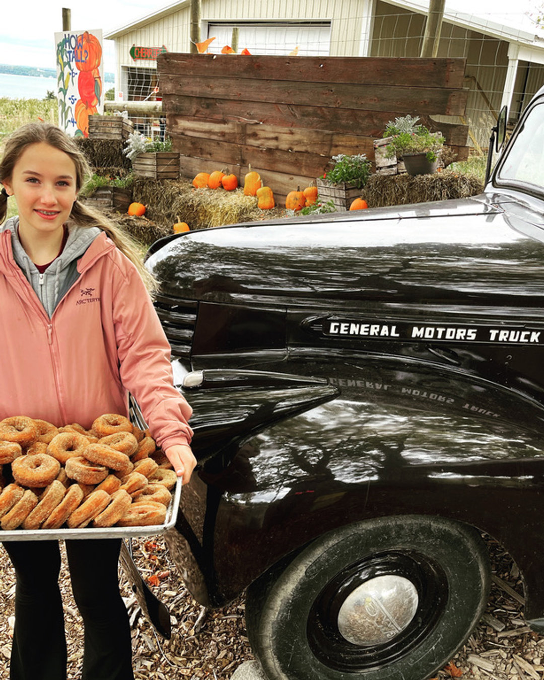 Three more weekends of Fall Flavors
#applecider #ciderdonut #donuts #pumpkins #apples