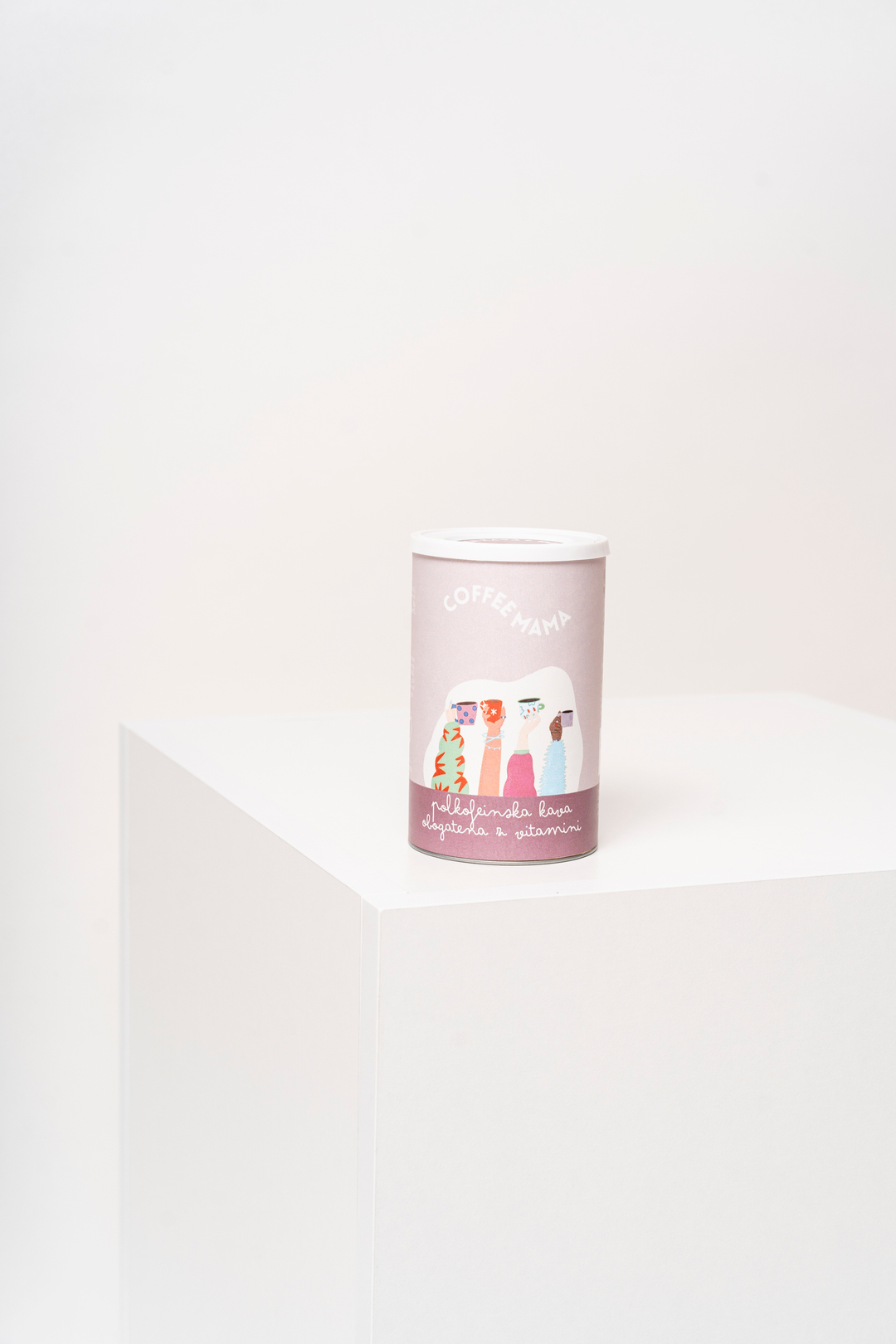 What's the deal with half-caff coffee?
🌞The half-caff coffee blend consists of 50% decaffeinated beans and 50% caffeinated beans.
☕Gives you all the benefits of coffee but only half the caffeine in each cup.
🌈 Essential Vitamins: Packed with Vitamin C, B1, B2, B6, and B9, it's not just coffee; it's a daily dose of nourishment.
🤰 Pregnancy and Postpartum-Friendly: Ideal for expectant and new moms who want a balanced caffeine intake with an added vitamin boost.
#vitamincoffee