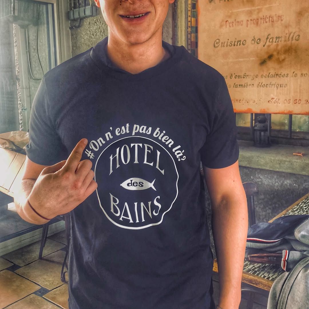Non .. sincèrement ?
New tee shirts !
#hoteldesbains #çasentlafindesaison #lesvalseuses #dreamteam #ilestpasbeaunotjuju? #topmodel #charavines #restaurants