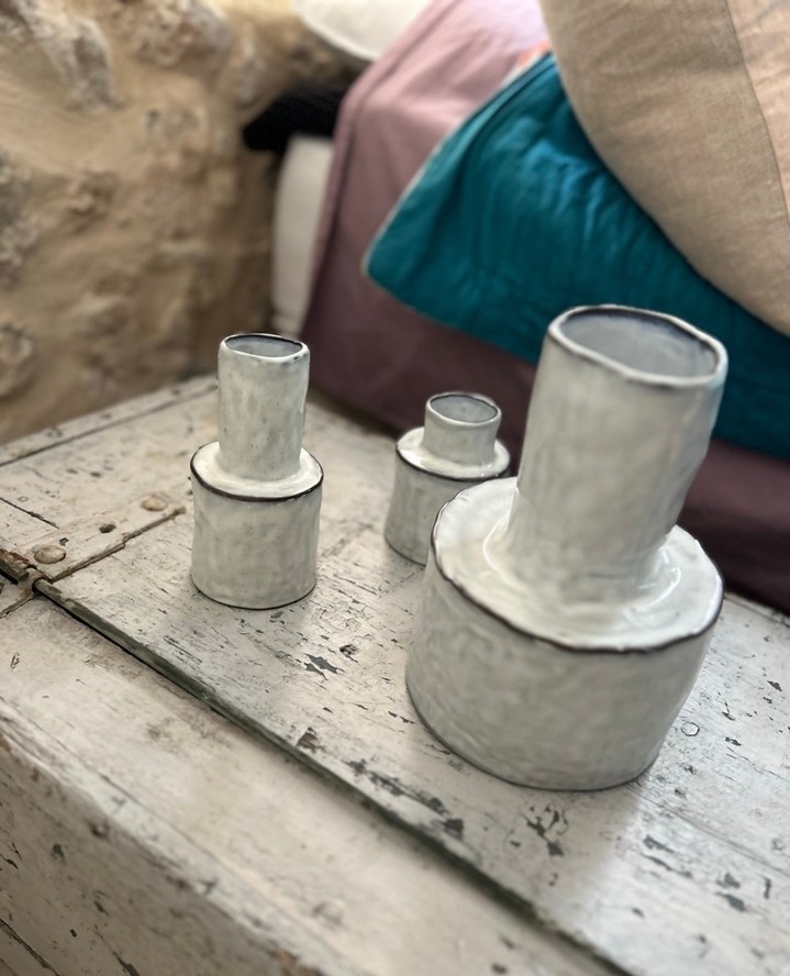 Avoir le plaisir de trouver des objets qui apportent un supplément d'âme à notre nouvelle suite parentale. Et le double plaisir de les trouver dans notre village Ollioules à @lapetiteboutique.deco
.
The pleasure of finding objects that add extra soul to our new master suite. And the double pleasure of finding them in our Ollioules village at @lapetiteboutique.deco
.
.
.
Book La Maison LONG**** for your next vacation or photoshoot.
contact@lamaisonlong.com
.
.
#ceramic #ceramics #homedecor #decor #maisonlong #ollioules #luxuryhome #luxuryhouse #rentalproperty #luxuryproperty
#holidays #travel