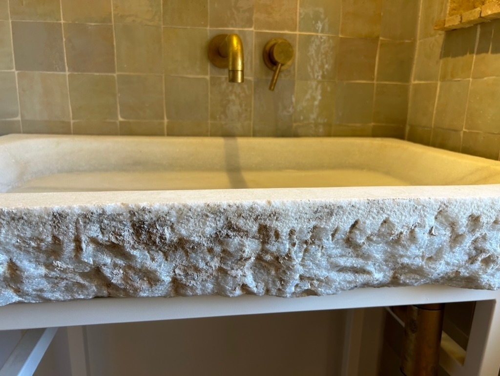 I am in love with you. It took time to find you; it's hard to carry you, but you're here now in your forever home. Everyone expected that you would be positioned with your smooth face in front but this is your raw and imperfect face that we like in you. Welcome home!
.
Je suis folle de toi. Il a fallu du temps pour te trouver, il est difficile de te porter, mais tu es là maintenant... dans ta maison pour toujours. Tout le monde s'attendait à ce que tu sois positionné avec ton côté lisse devant mais ce que j'aime chez toi c'est ton côté brut et cabossé. Bienvenu chez toi à La Maison LONG****.
.
.
.
.
.
Book La Maison LONG**** for your next vacation or photoshoot. Contact us directly: contact@lamaisonlong.com
#slowliving #lamaisonlong #maisonlong #patina #antique #bathroom #bathroomdecor #bathroominspiration #bathroomgoals