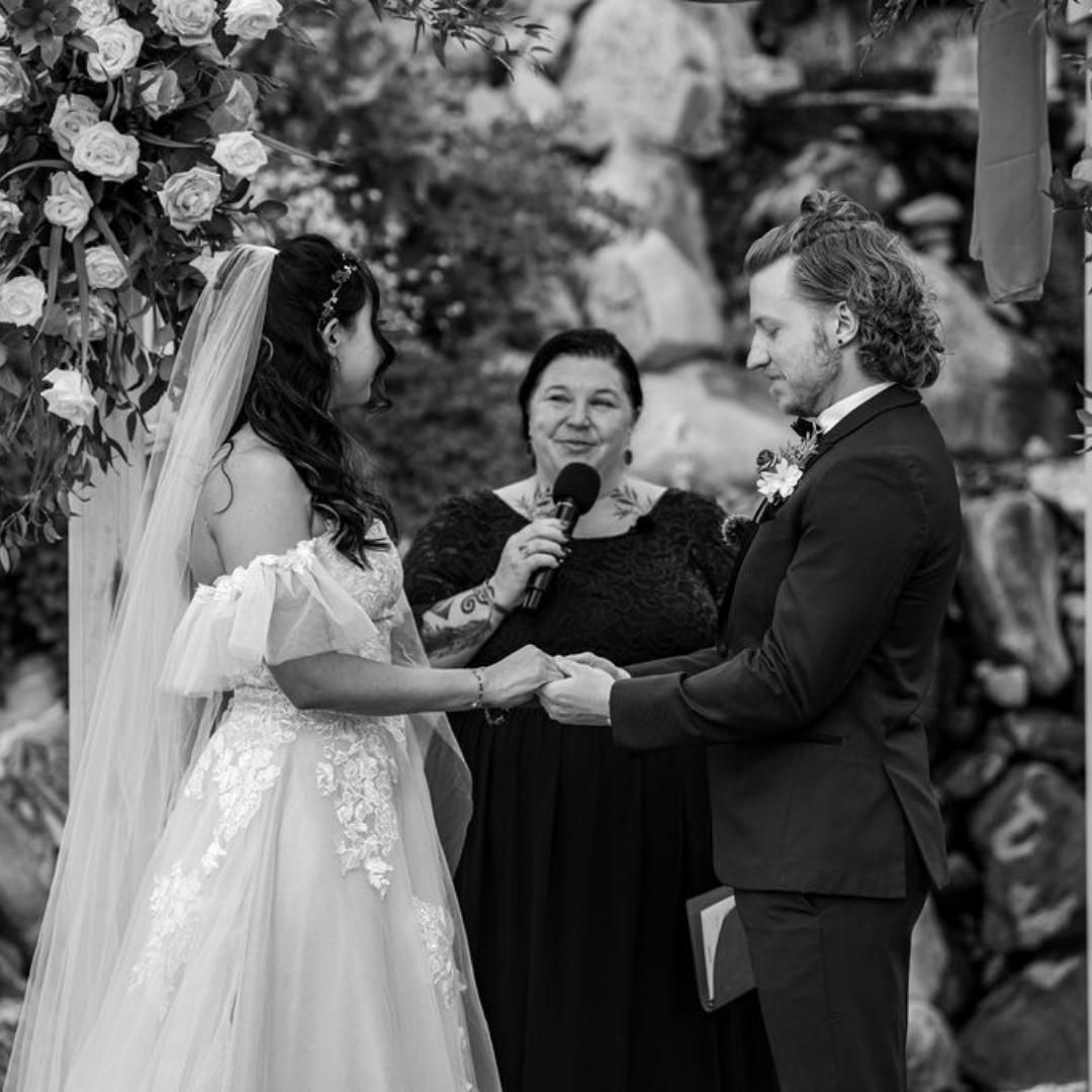 The spark in this love story started in a Botany class at Weber State, and Taylor made a snarky comment which broke the ice, and they started talking.
Eventually a first date, a first kiss… and the rest is history, because they are MARRIED!
Photo: @wildemonnimagery
Venue Jeremiah's Lodge