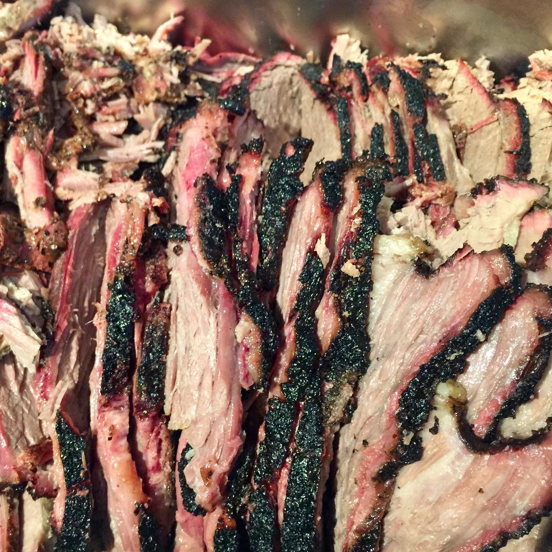 Brisket is king🔥👑 #brisket #smokedmeat #bbq #theurbangriller #texasbbq #meatsweats #lownslow #tasty #delicious #smokeymeats #pitlife