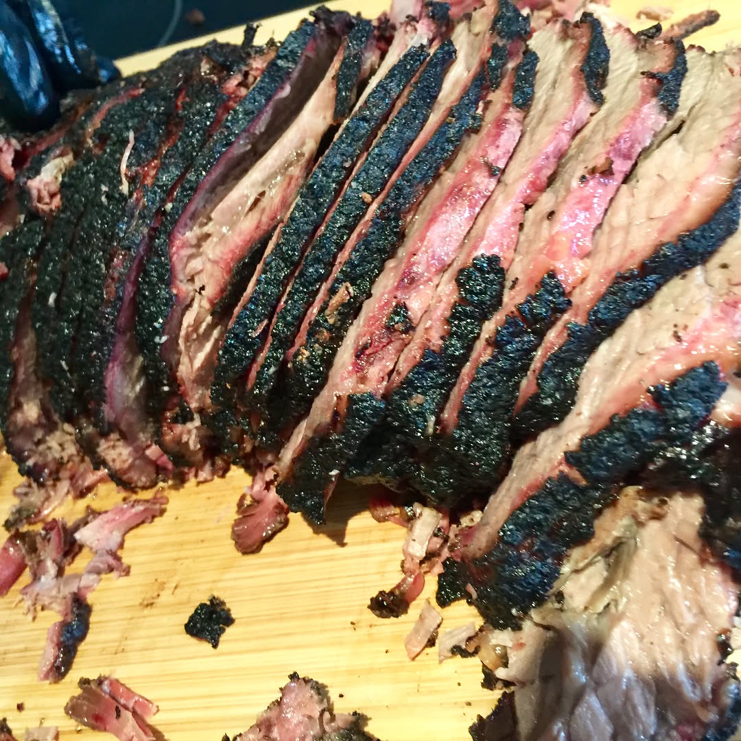 Another day another load o’ smoked brisket 🔥🥩 #theurbangriller #brisket #smoked #texasbbq #burntends #smokebbq #bbq #meat #meatsweats #juicy