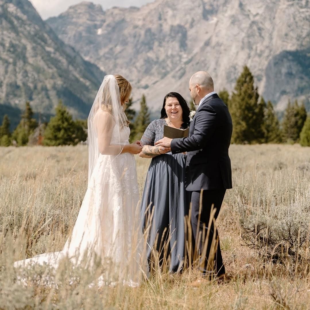 Amy & Eric... where to start with this incredibly funny, romantic, inspiring, adventurous couple??
I guess a photo is worth a thousand words (THANKS @forever.to.the.moon_ ) because this photo encompasses the joy that you feel being in their presence because you know you are in the presence of true love and two souls committed to each other!
@forever.to.the.moon_ @amyshaughn
#wyomingweddingofficiant #grandtetonnationalpark #jacksonholewedding #wyomingwedding #grandtetonelopement